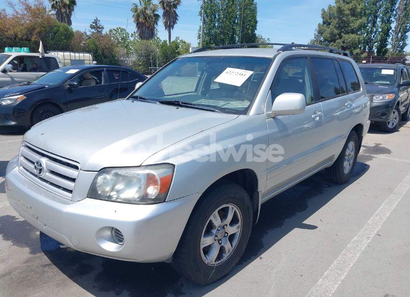 Photo 6 of 2005 Toyota Highlander V6 (VIN JTEGP21A050045410)