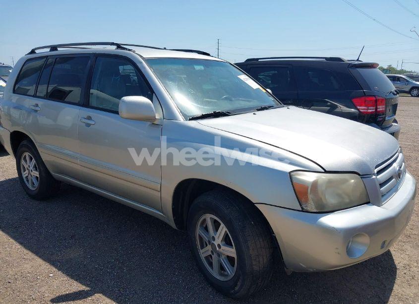 2005 Toyota Highlander V6 (VIN JTEGP21A450063635) main photo