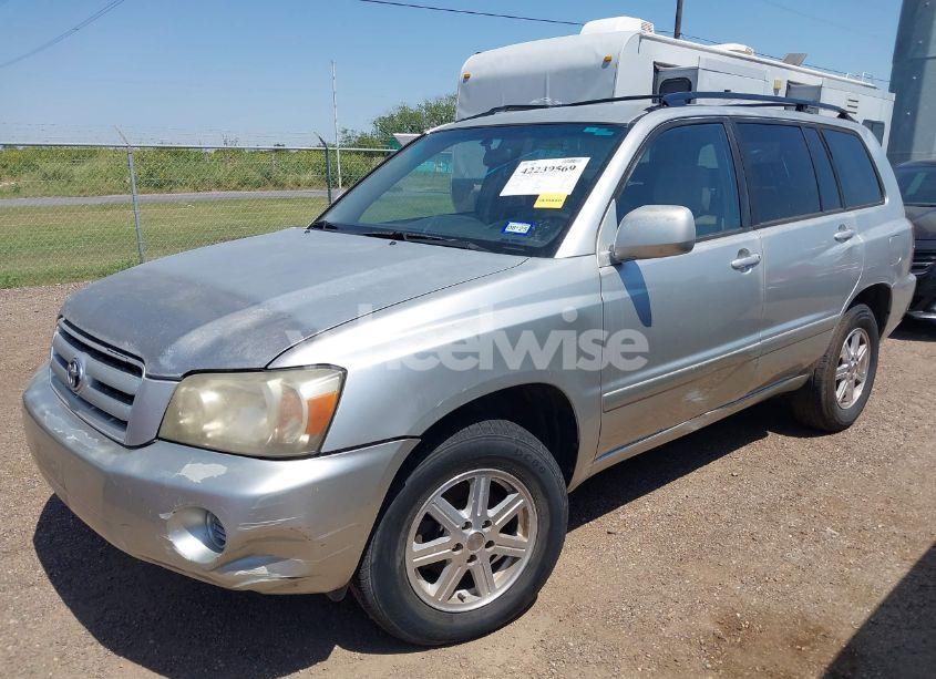 Photo 2 of 2005 Toyota Highlander V6 (VIN JTEGP21A450063635)