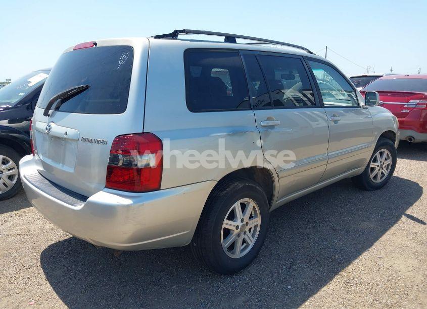 Photo 4 of 2005 Toyota Highlander V6 (VIN JTEGP21A450063635)