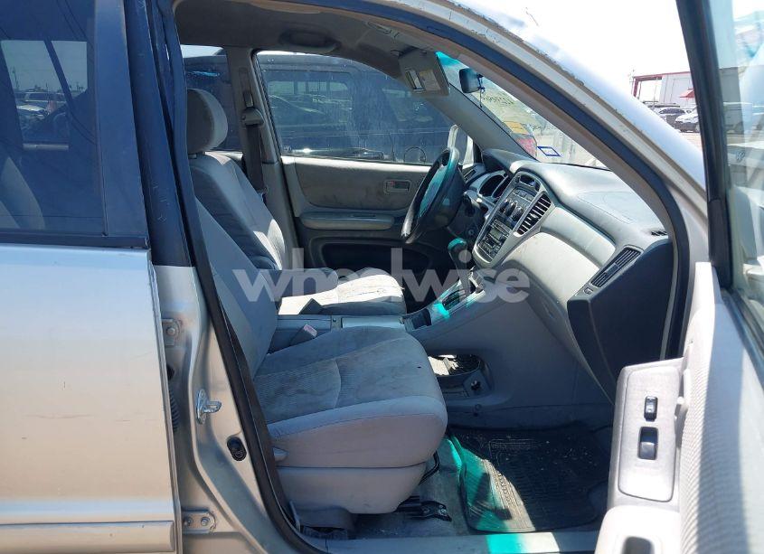 Photo 5 of 2005 Toyota Highlander V6 (VIN JTEGP21A450063635)