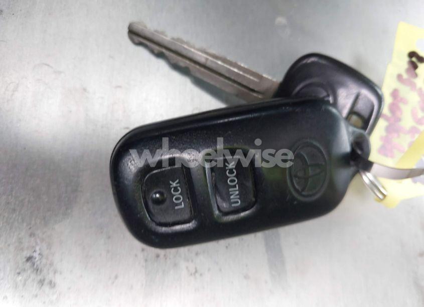 Photo 11 of 2005 Toyota Highlander V6 (VIN JTEGP21A450079978)