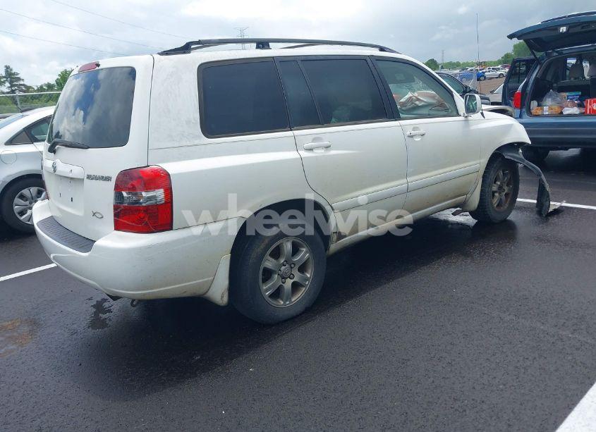 Photo 4 of 2005 Toyota Highlander V6 (VIN JTEGP21AX50084893)