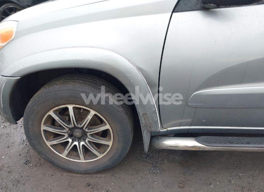 Photo 13 of 2004 Toyota Rav4 (VIN JTEHD20V440007842)