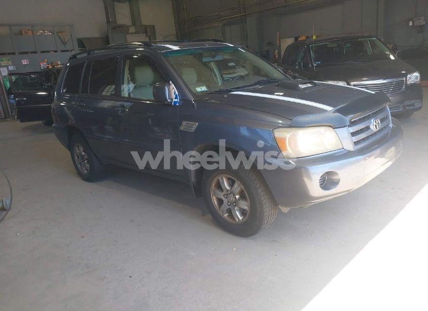 2005 Toyota Highlander (VIN JTEHD21A750037818) main photo