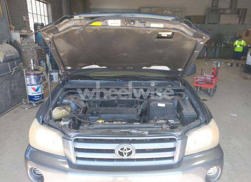 Photo 10 of 2005 Toyota Highlander (VIN JTEHD21A750037818)