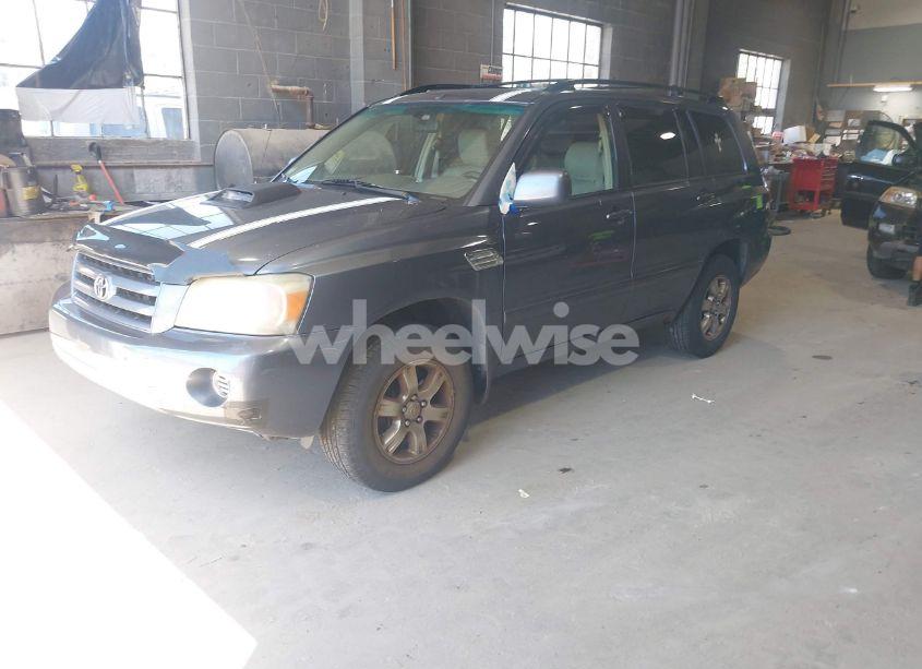 Photo 2 of 2005 Toyota Highlander (VIN JTEHD21A750037818)