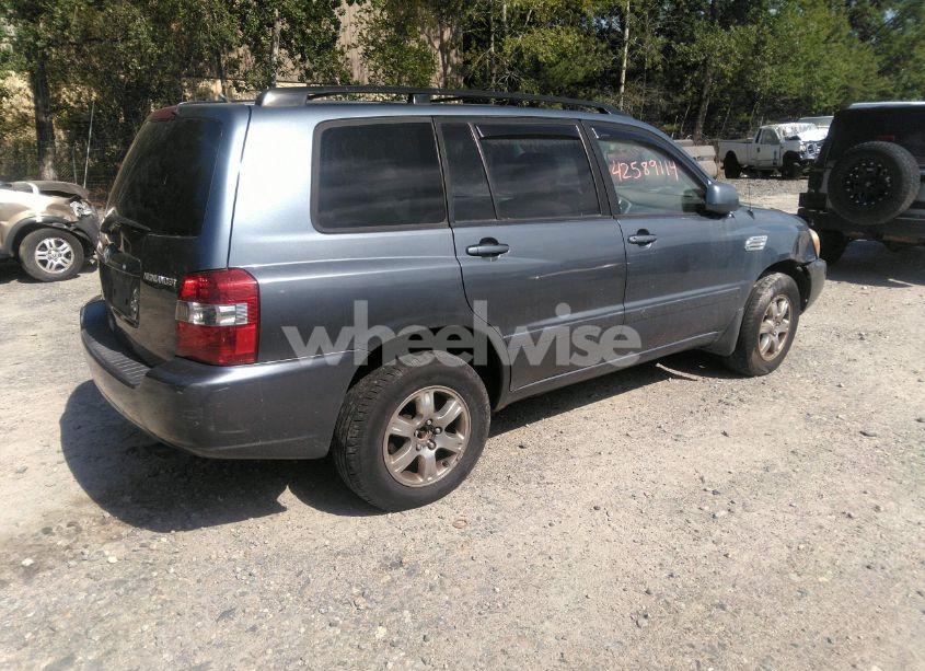 Photo 4 of 2005 Toyota Highlander (VIN JTEHD21A750037818)
