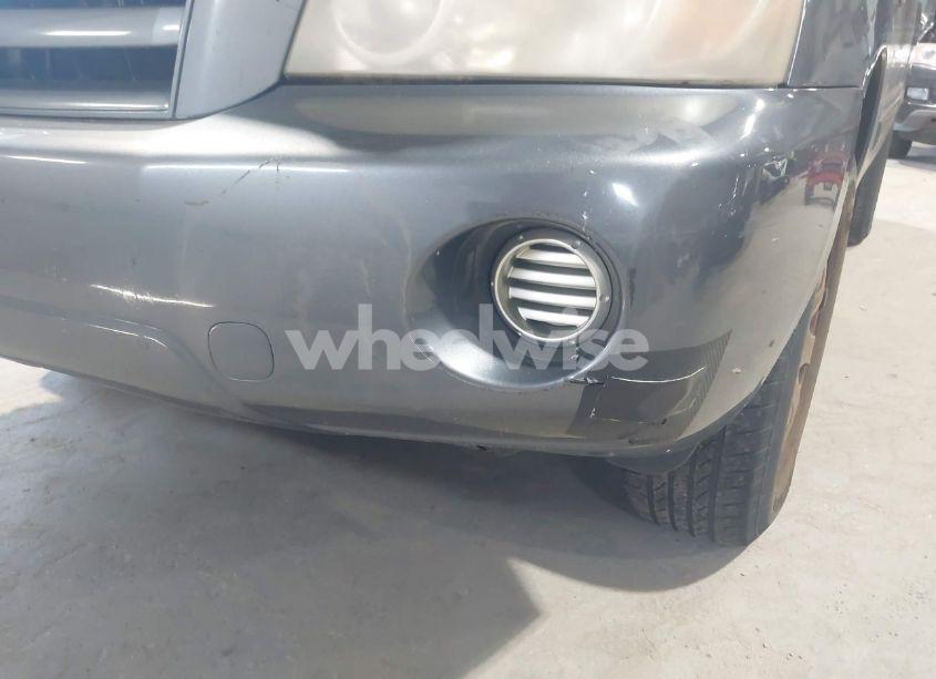 Photo 6 of 2005 Toyota Highlander (VIN JTEHD21A750037818)