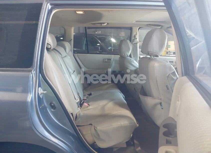 Photo 8 of 2005 Toyota Highlander (VIN JTEHD21A750037818)