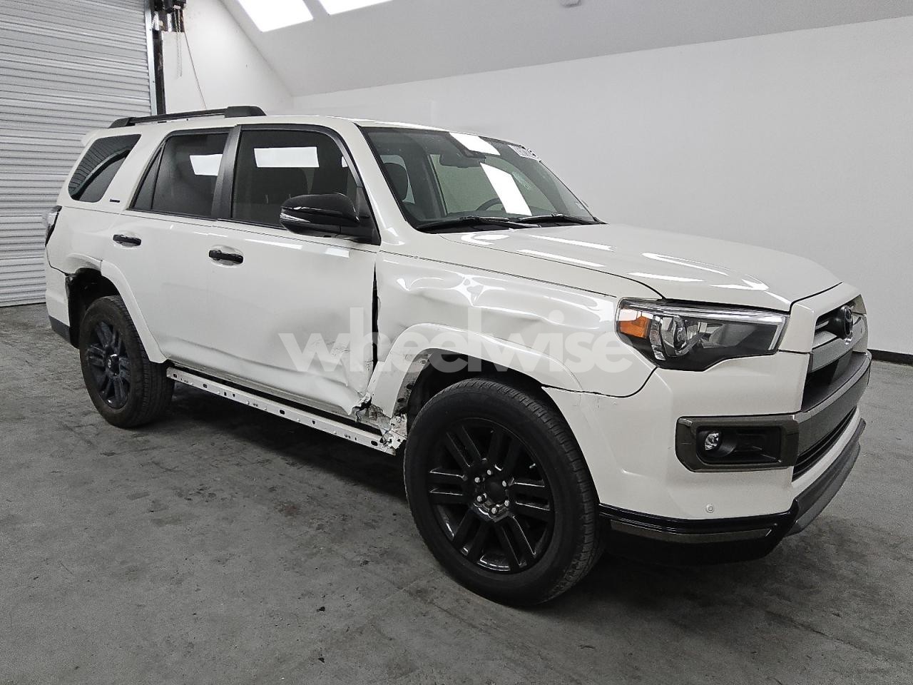 Photo 4 of 2021 TOYOTA 4RUNNER NIGHT SHADE (VIN JTEJU5JR2M5848307)