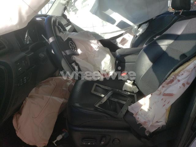 Photo 4 of 2022 TOYOTA 4RUNNER LIMITED (VIN JTEKU5JRXN5992659)