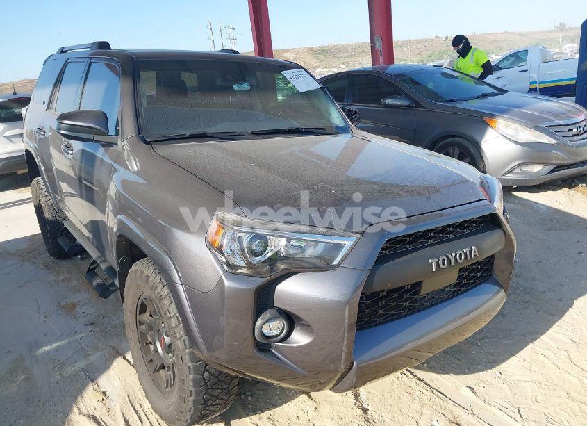 2022 Toyota 4runner SR5 (VIN JTEMU5JR0N6039414) main photo