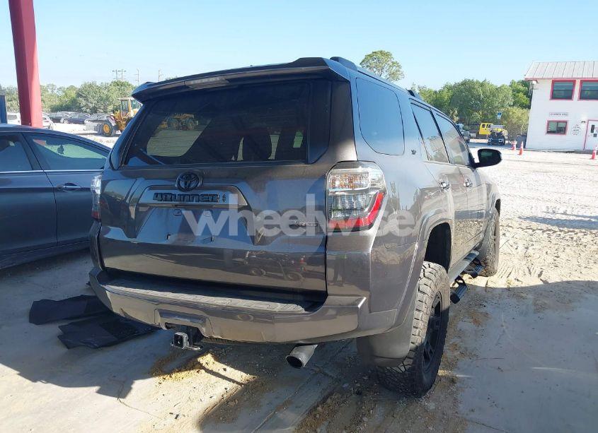 Photo 4 of 2022 Toyota 4runner SR5 (VIN JTEMU5JR0N6039414)