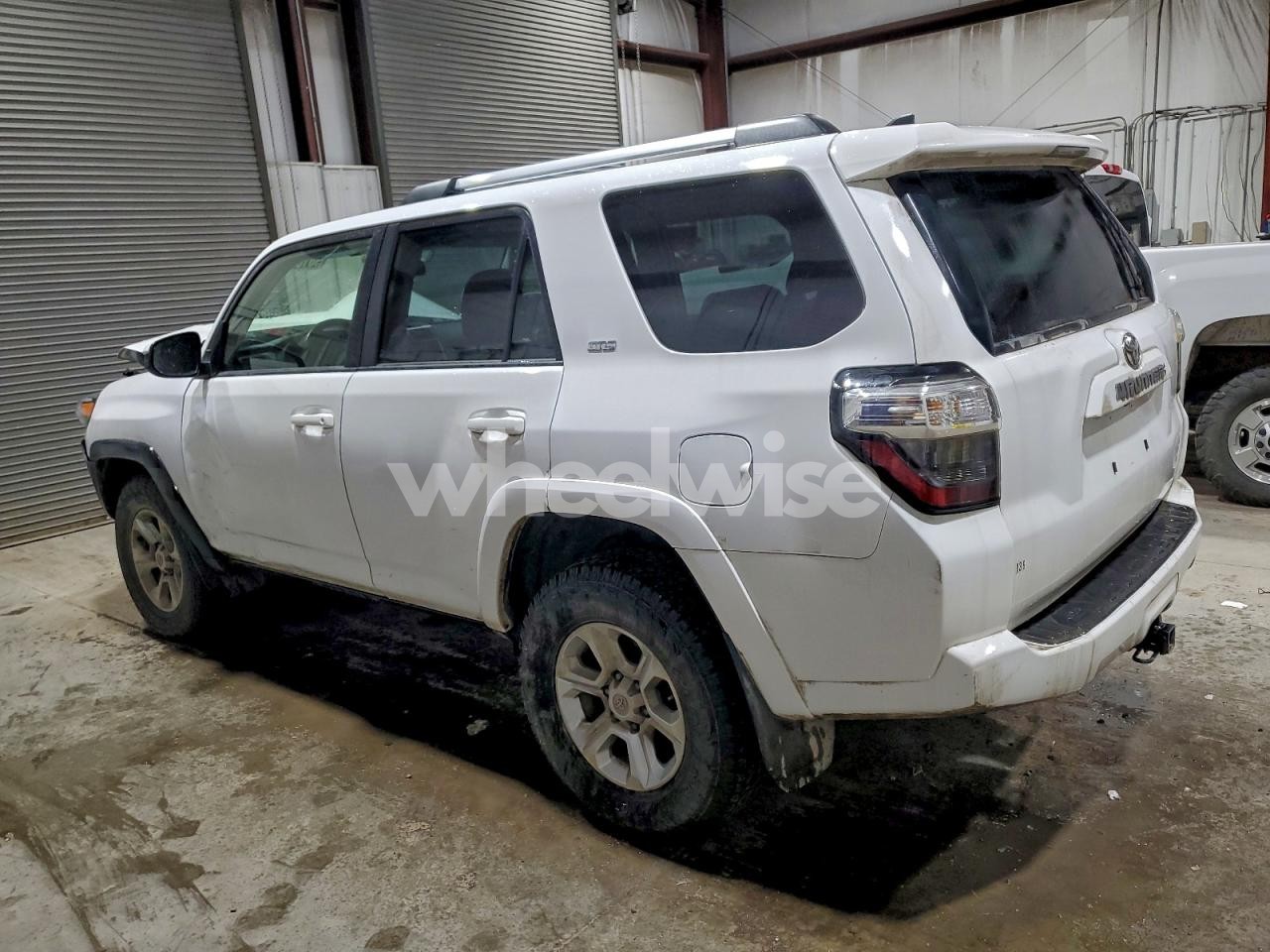 Photo 2 of 2024 TOYOTA 4RUNNER SR5/SR5 PREMIUM (VIN JTEMU5JR2R6284317)