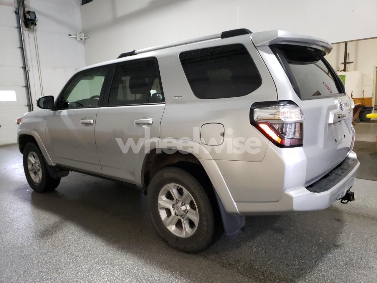 Photo 2 of 2021 TOYOTA 4RUNNER SR5/SR5 PREMIUM (VIN JTEMU5JR4M5906513)