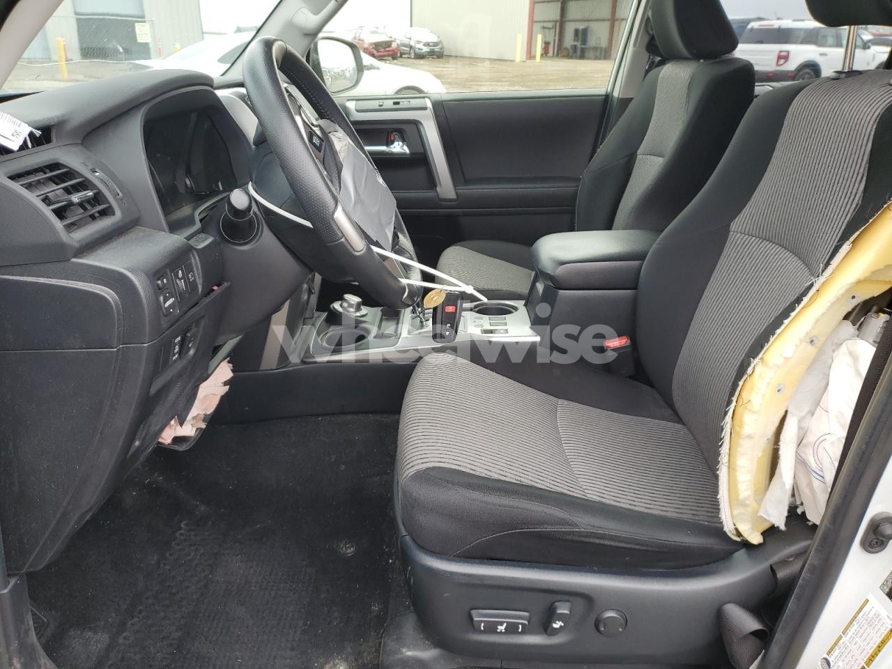 Photo 7 of 2024 TOYOTA 4RUNNER SR5/SR5 PREMIUM (VIN JTEMU5JR6R6285793)