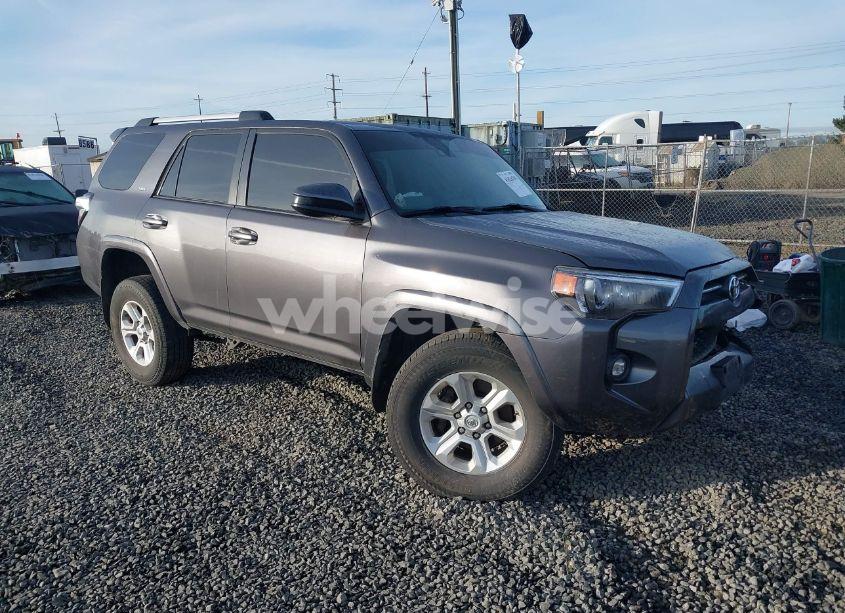2021 Toyota 4runner SR5 (VIN JTEMU5JR8M5878358) main photo