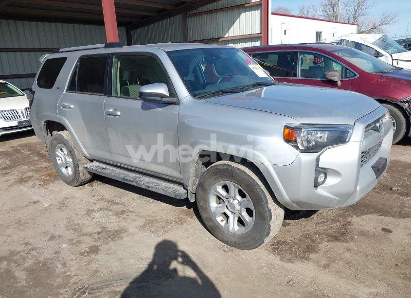 2022 Toyota 4runner SR5 (VIN JTEMU5JR8N6054775) main photo