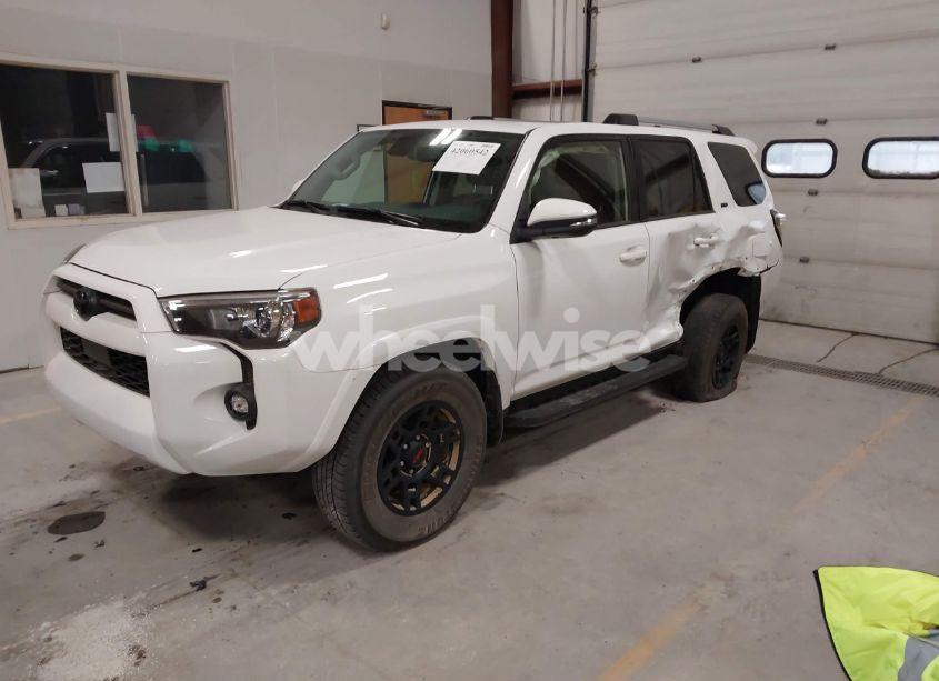 Photo 2 of 2022 Toyota 4runner SR5 PREMIUM (VIN JTENU5JR1N6056873)