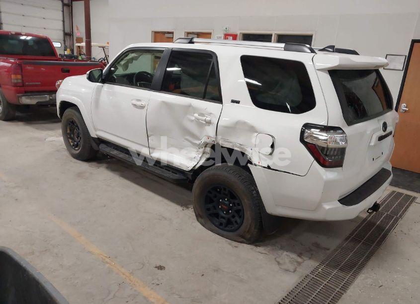 Photo 3 of 2022 Toyota 4runner SR5 PREMIUM (VIN JTENU5JR1N6056873)