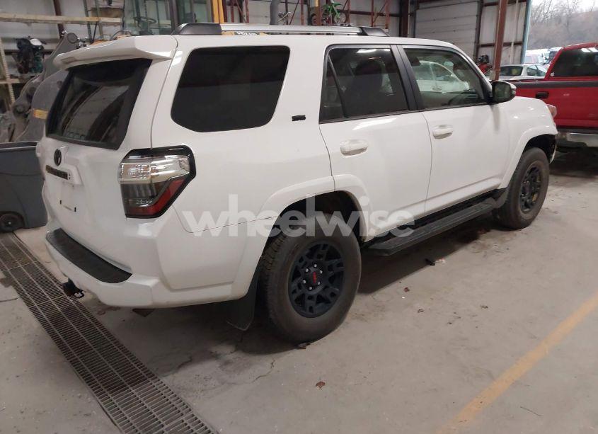 Photo 4 of 2022 Toyota 4runner SR5 PREMIUM (VIN JTENU5JR1N6056873)