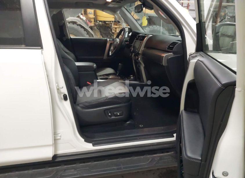 Photo 5 of 2022 Toyota 4runner SR5 PREMIUM (VIN JTENU5JR1N6056873)