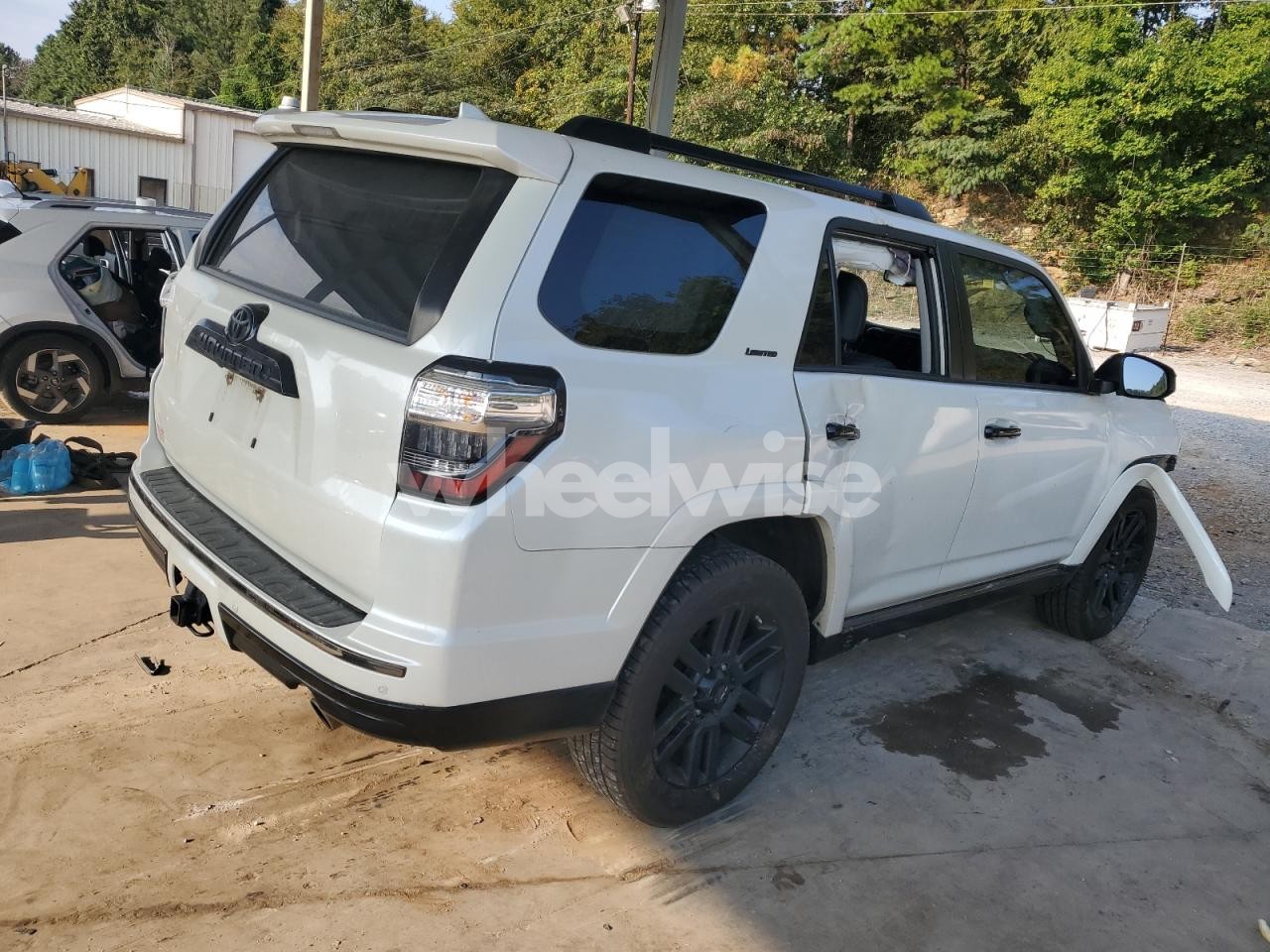 Photo 3 of 2021 TOYOTA 4RUNNER NIGHT SHADE (VIN JTENU5JR1N6064004)