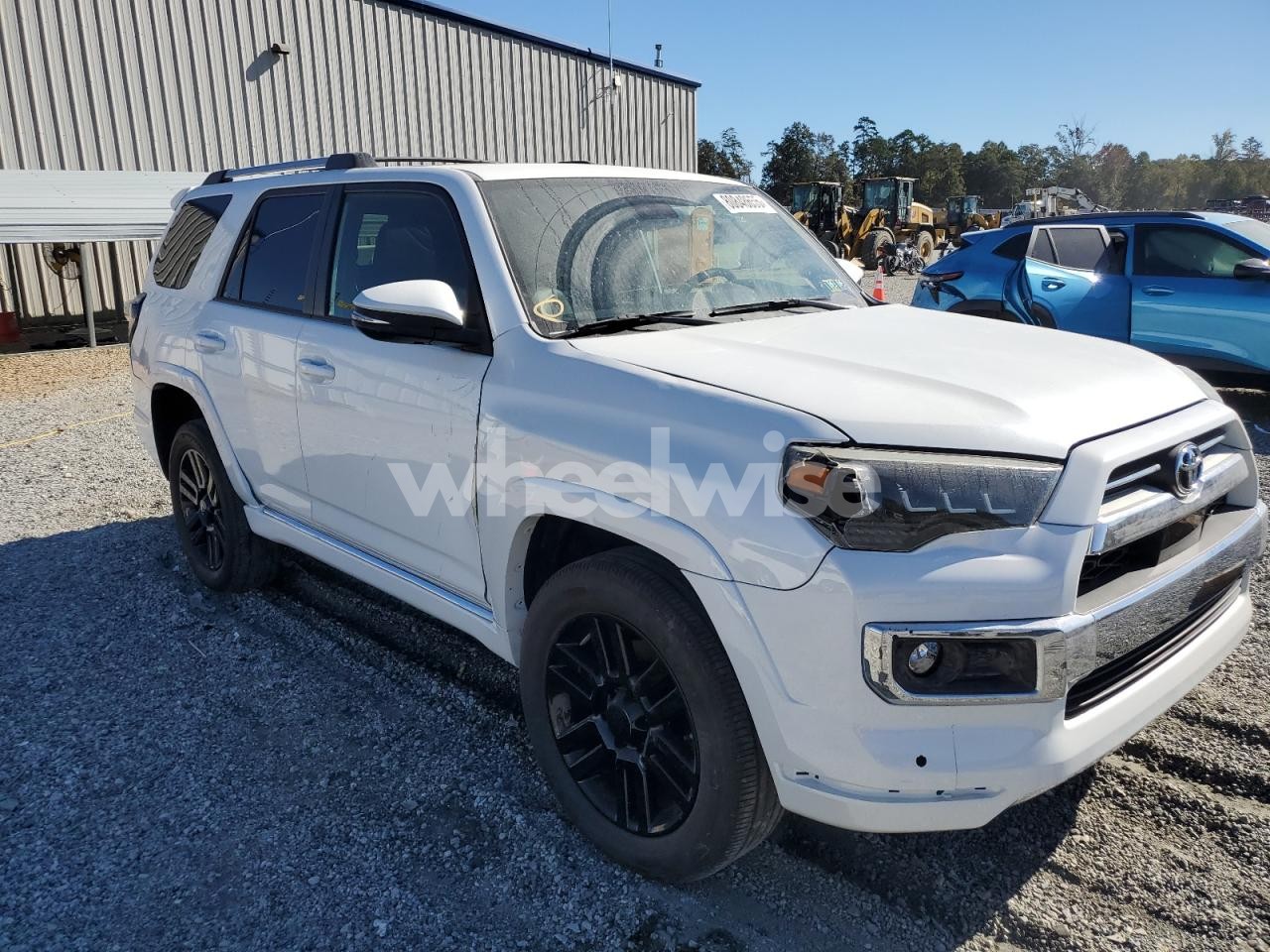 Photo 4 of 2021 TOYOTA 4RUNNER SR5/SR5 PREMIUM (VIN JTENU5JR2M5949543)