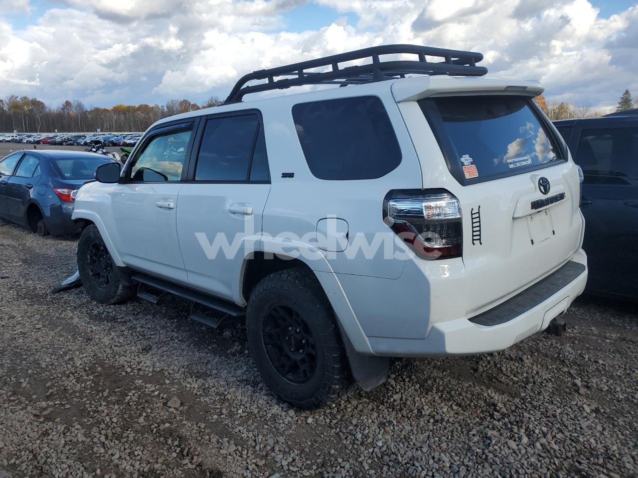 Photo 2 of 2022 TOYOTA 4RUNNER SR5/SR5 PREMIUM (VIN JTENU5JR3N6047575)