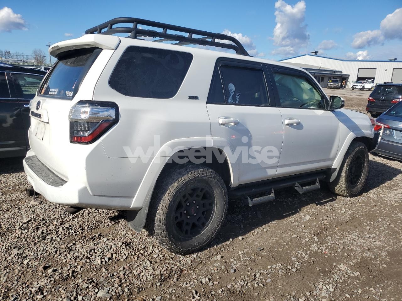 Photo 3 of 2022 TOYOTA 4RUNNER SR5/SR5 PREMIUM (VIN JTENU5JR3N6047575)
