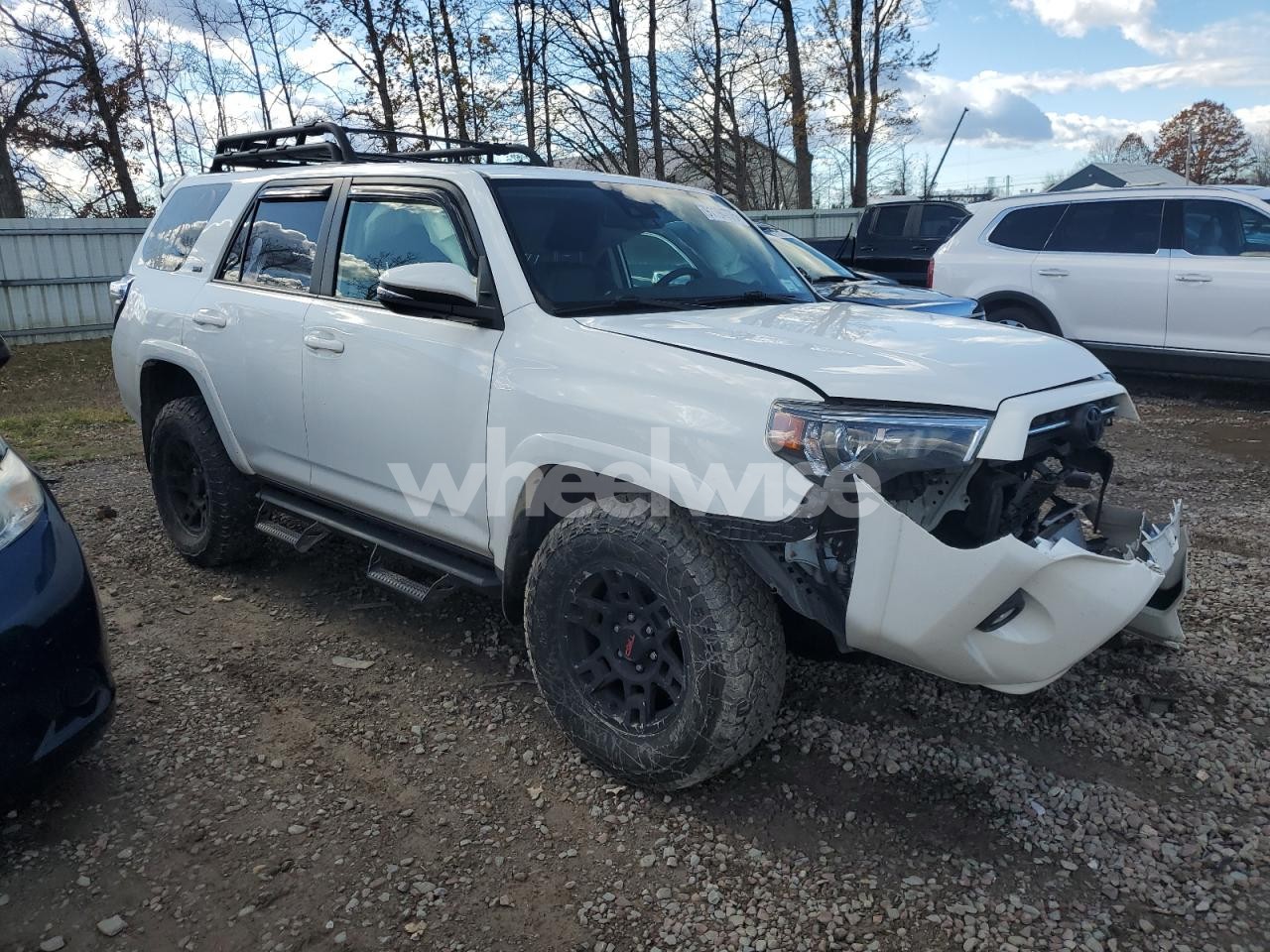 Photo 4 of 2022 TOYOTA 4RUNNER SR5/SR5 PREMIUM (VIN JTENU5JR3N6047575)