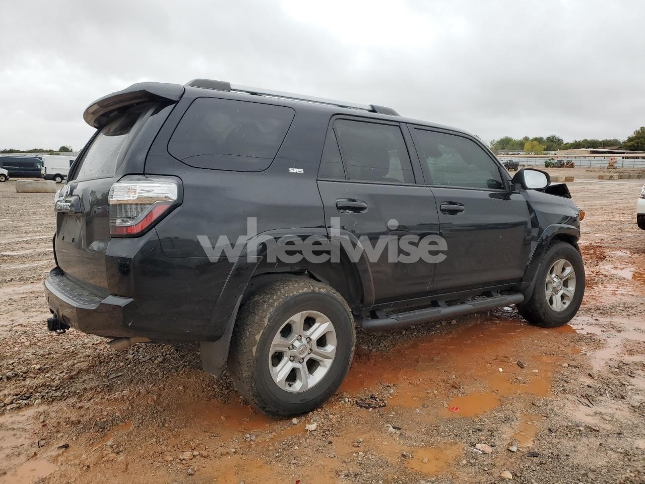 Photo 3 of 2022 TOYOTA 4RUNNER SR5/SR5 PREMIUM (VIN JTENU5JR4N6019848)