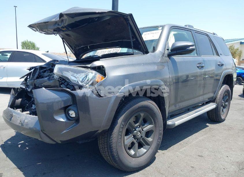 Photo 2 of 2022 Toyota 4runner SR5 PREMIUM (VIN JTENU5JR4N6058553)