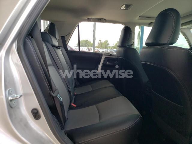 Photo 10 of 2022 TOYOTA 4RUNNER SR5/SR5 PREMIUM (VIN JTENU5JR6N5975192)