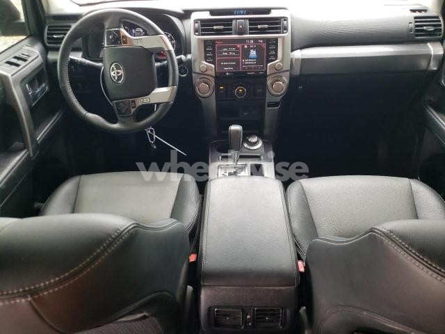 Photo 2 of 2022 TOYOTA 4RUNNER SR5/SR5 PREMIUM (VIN JTENU5JR6N5975192)