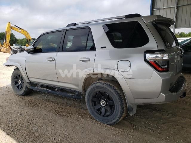 Photo 4 of 2022 TOYOTA 4RUNNER SR5/SR5 PREMIUM (VIN JTENU5JR6N5975192)
