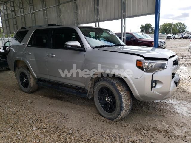 Photo 7 of 2022 TOYOTA 4RUNNER SR5/SR5 PREMIUM (VIN JTENU5JR6N5975192)