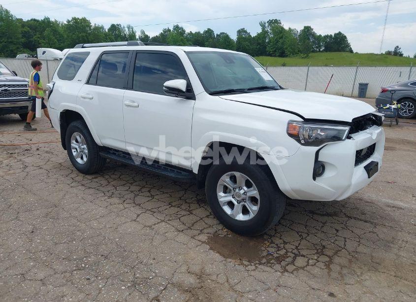 2021 Toyota 4runner SR5 PREMIUM (VIN JTENU5JR7M5882244) main photo