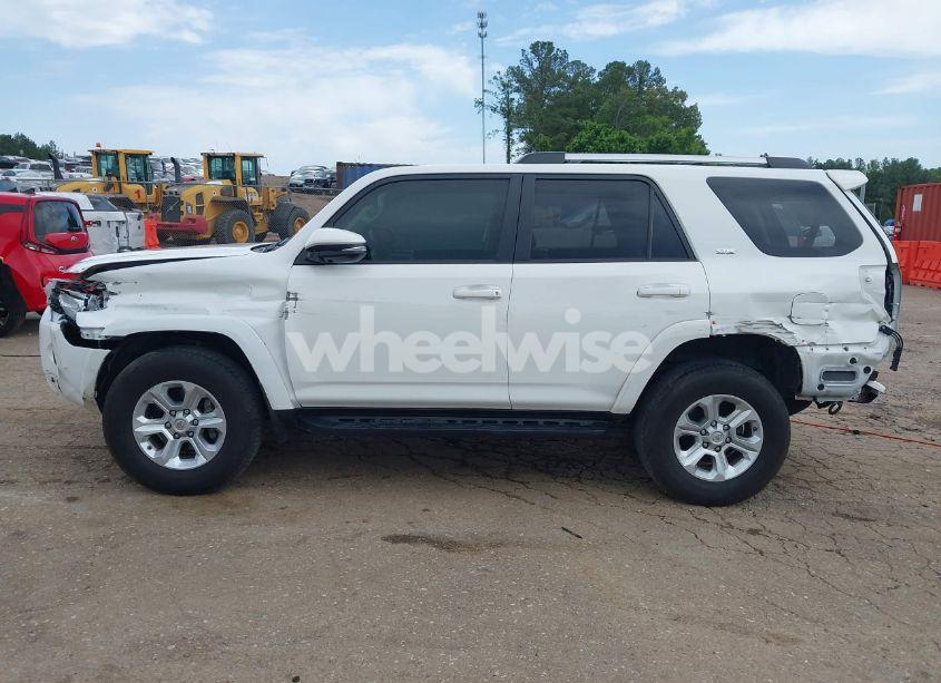 Photo 14 of 2021 Toyota 4runner SR5 PREMIUM (VIN JTENU5JR7M5882244)