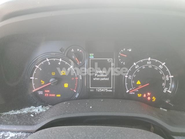 Photo 5 of 2022 TOYOTA 4RUNNER SR5/SR5 PREMIUM (VIN JTENU5JR8N6023076)