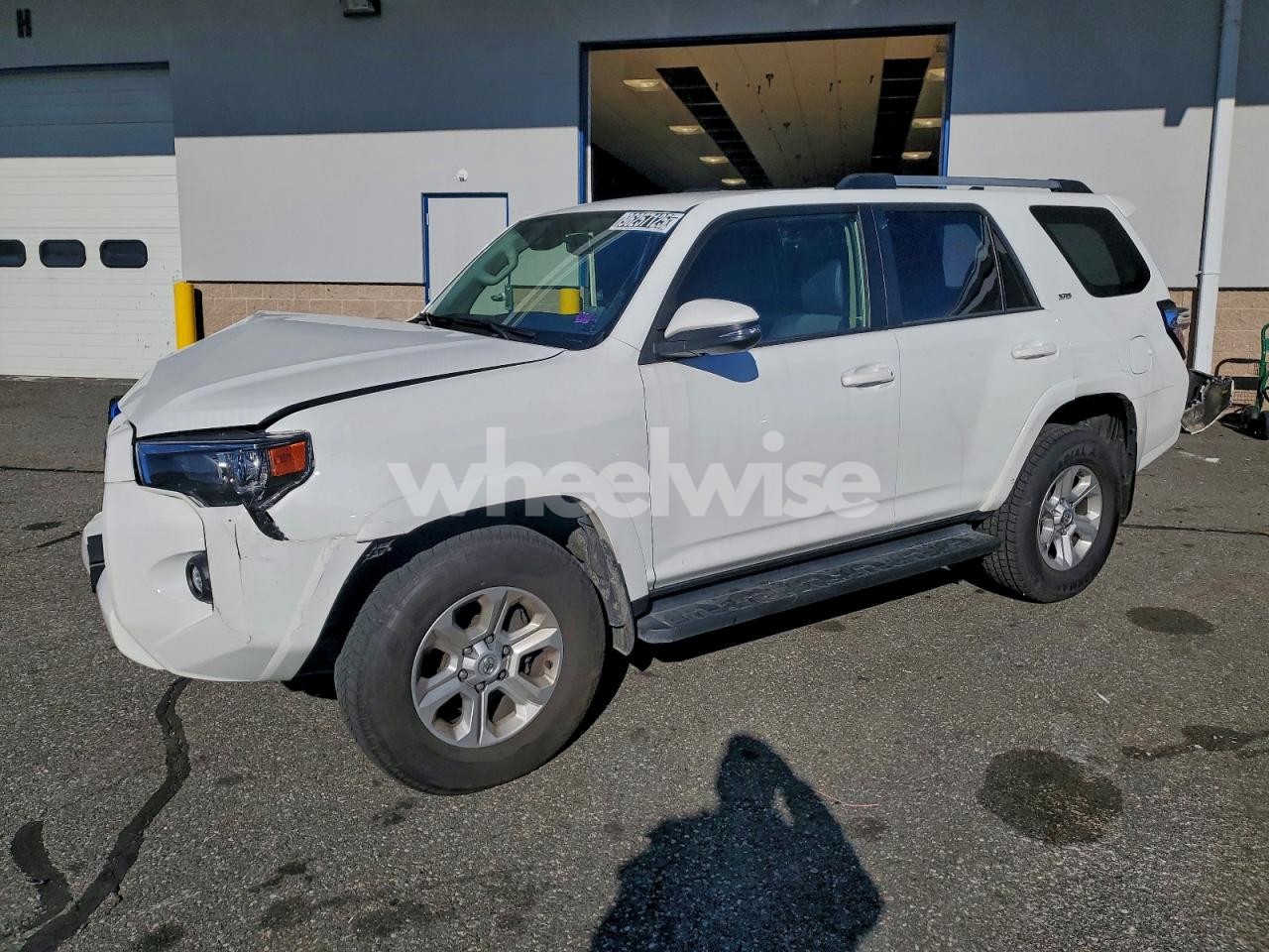 2024 TOYOTA 4RUNNER SR5/SR5 PREMIUM (VIN JTENU5JRXR6262344) main photo