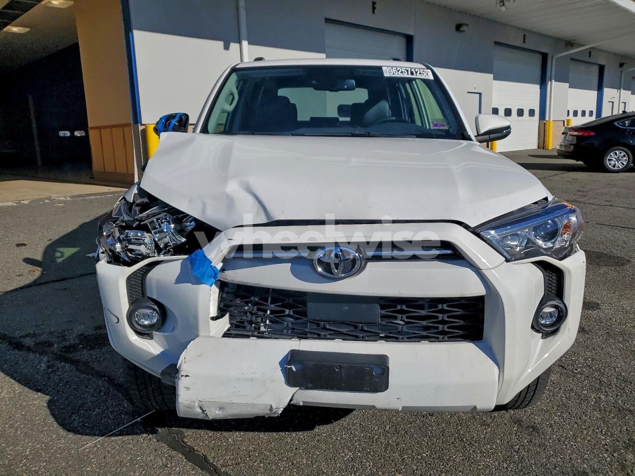 Photo 5 of 2024 TOYOTA 4RUNNER SR5/SR5 PREMIUM (VIN JTENU5JRXR6262344)