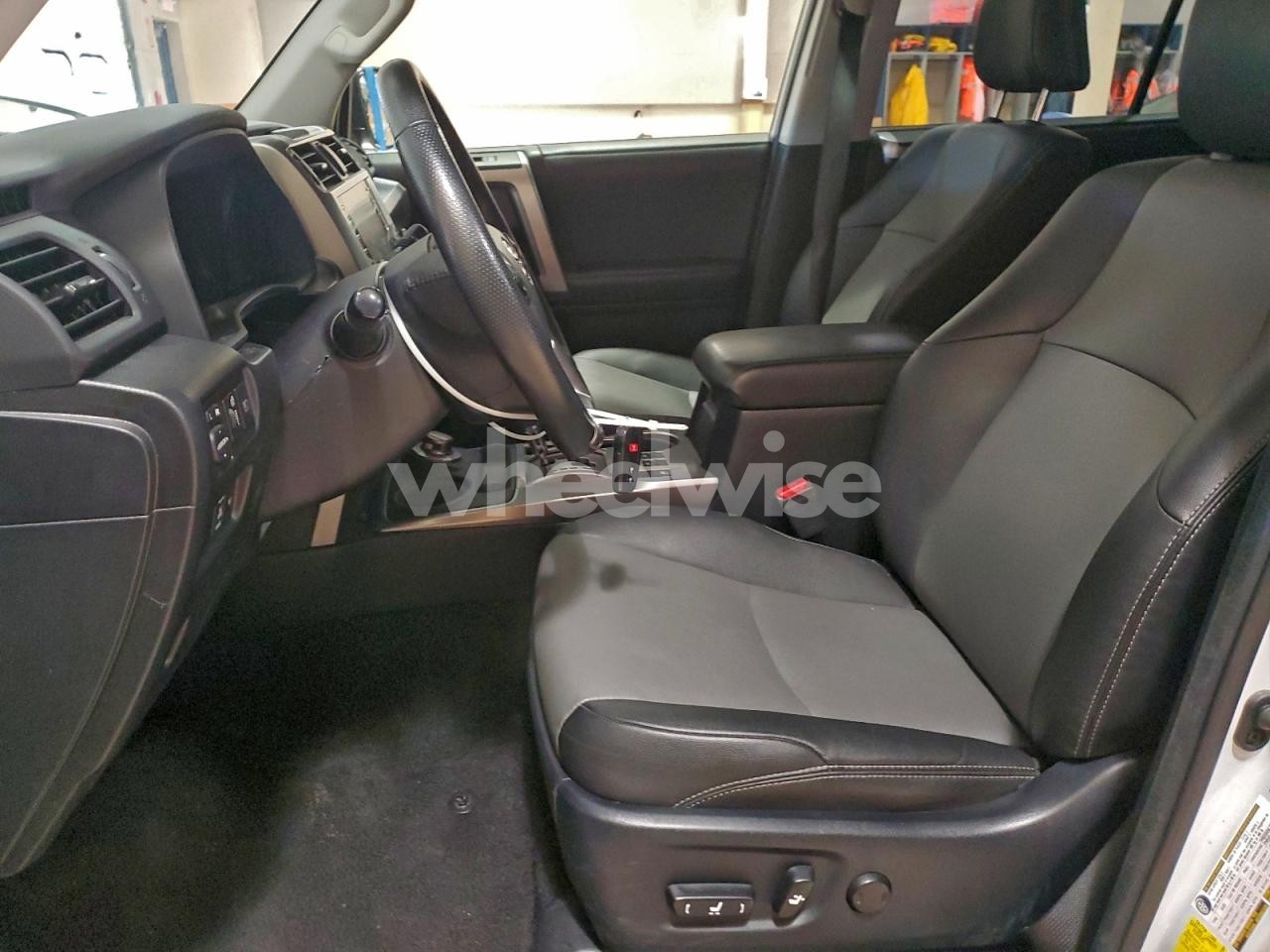 Photo 7 of 2024 TOYOTA 4RUNNER SR5/SR5 PREMIUM (VIN JTENU5JRXR6262344)