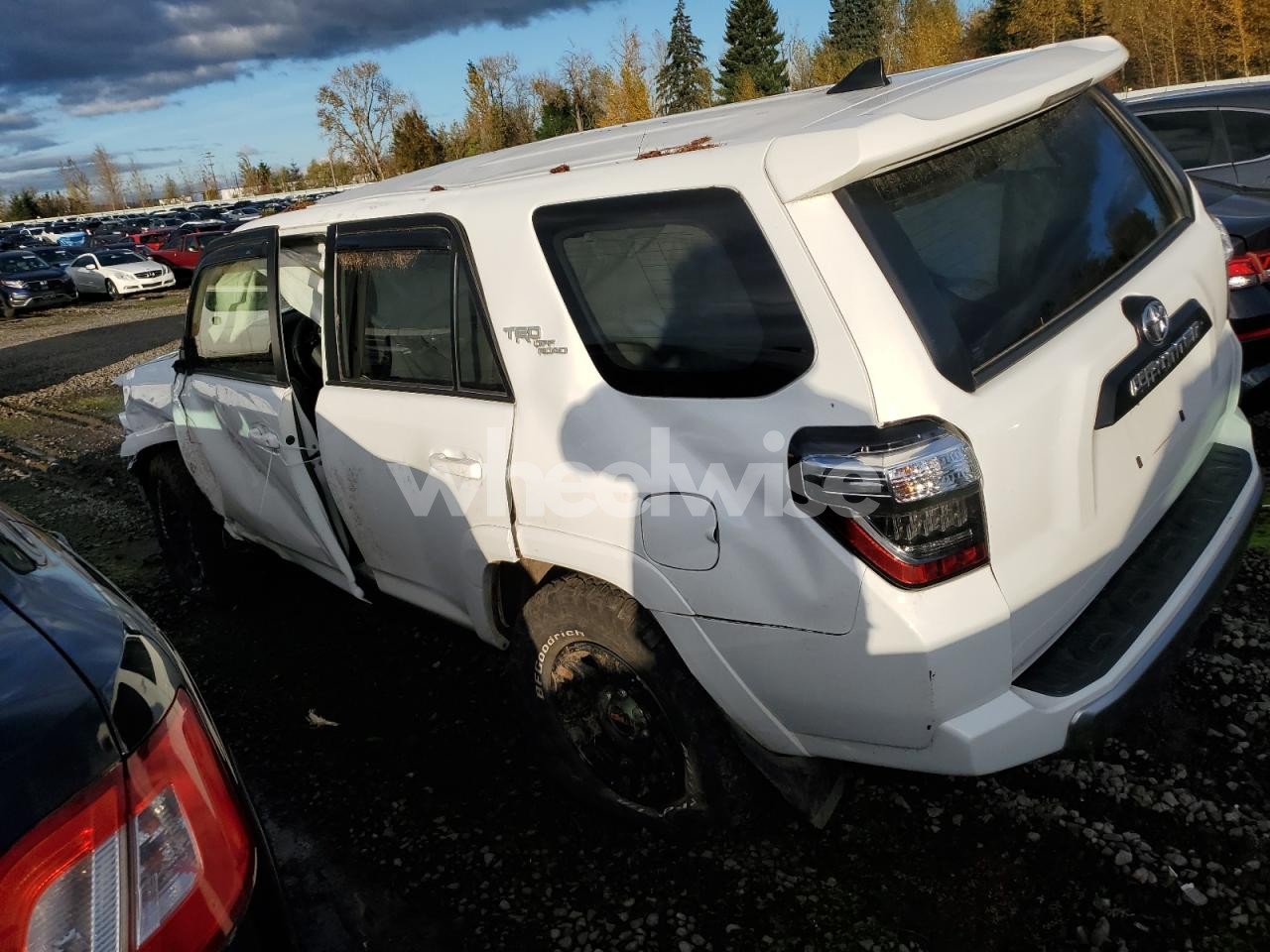 Photo 2 of 2021 TOYOTA 4RUNNER SR5/SR5 PREMIUM (VIN JTEPU5JR3M5853414)