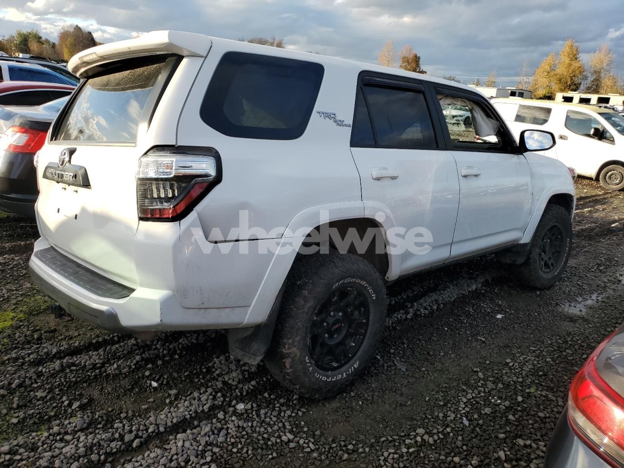 Photo 3 of 2021 TOYOTA 4RUNNER SR5/SR5 PREMIUM (VIN JTEPU5JR3M5853414)