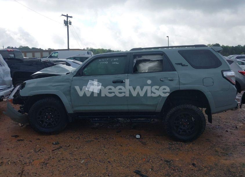 Photo 13 of 2022 Toyota 4runner TRD OFF ROAD (VIN JTEPU5JR8N6003449)