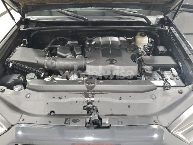 2024 TOYOTA 4RUNNER SR5/SR5 PREMIUM (VIN JTEPU5JRXR6248520) main photo