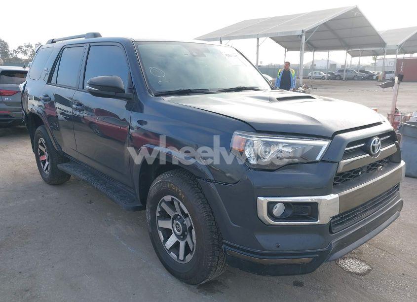 2024 Toyota 4runner TRD OFF ROAD PREMIUM (VIN JTERU5JR2R6295940) main photo