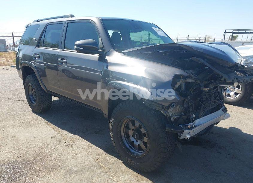 2021 Toyota 4runner TRD OFF ROAD PREMIUM (VIN JTERU5JR3M5879360) main photo